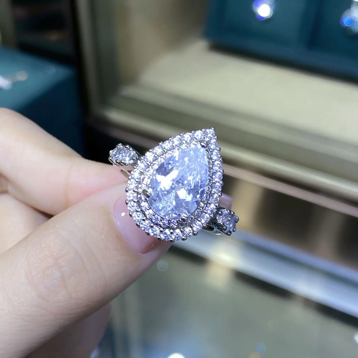 New In Imitation Moissanite Diamond Jewelry Set Explosion Flash Hot New Luxury Pendant Necklace Female Earrings Set